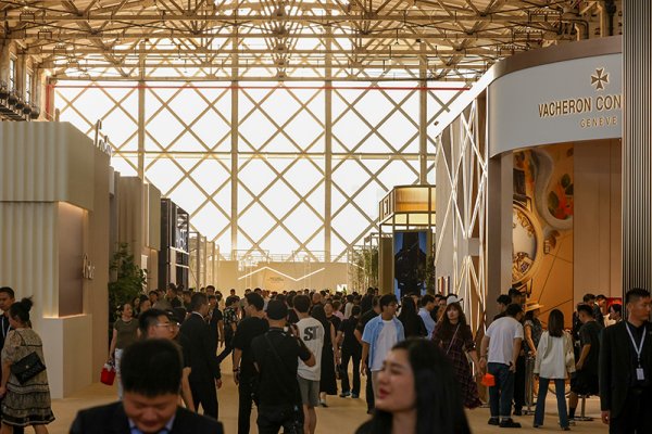 小麦财经股票配资 钟表与奇迹再临上海，高端腕表珠宝化、年轻化势不可挡